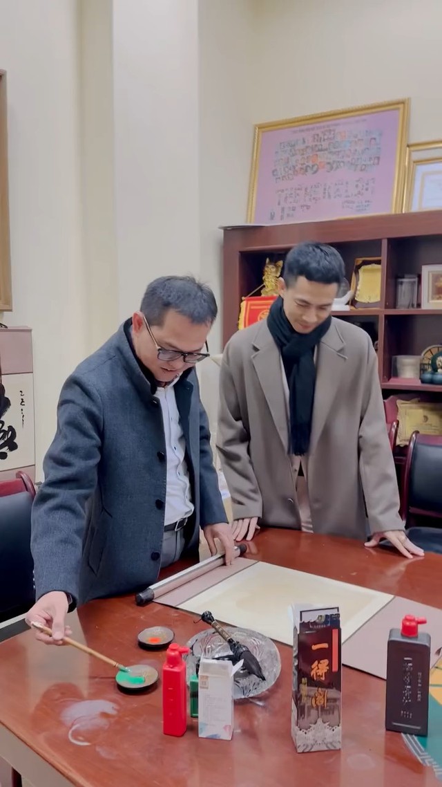 Thú vui đặc biệt của NSND là Giám đốc Nhà hát Kịch Hà Nội khiến đồng nghiệp ngưỡng mộ- Ảnh 1. Thú vui đặc biệt của NSND là Giám đốc Nhà hát Kịch Hà Nội khiến đồng nghiệp ngưỡng mộ- Ảnh 1.