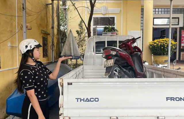 Công an truy vết, bắt đối tượng "nhảy" xe máy - Ảnh 1.