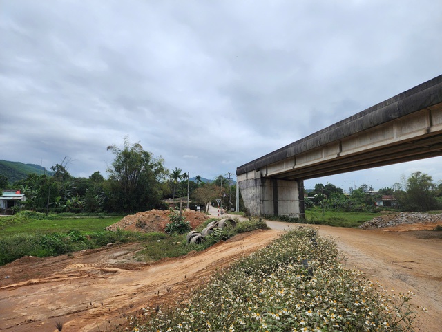 "Đi từng ngõ, gõ từng nhà" đẩy tiến độ giải phóng mặt bằng cao tốc Hòa Liên - Túy Loan- Ảnh 3.