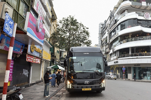 Tăng cường kiểm tra, xử lý xe khách trên 16 chỗ vào phố cổ Hà Nội- Ảnh 9.