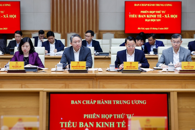 Thủ tướng chủ trì Phiên họp lần thứ tư của Tiểu Ban Kinh tế - Xã hội- Ảnh 2.