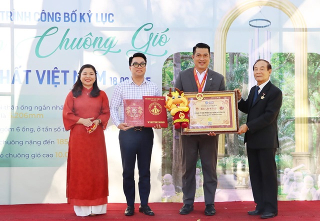 TTC World - Tà Cú công bố kỷ lục Tháp chuông gió lớn nhất Việt Nam- Ảnh 1. TTC World - Tà Cú công bố kỷ lục Tháp chuông gió lớn nhất Việt Nam- Ảnh 1.