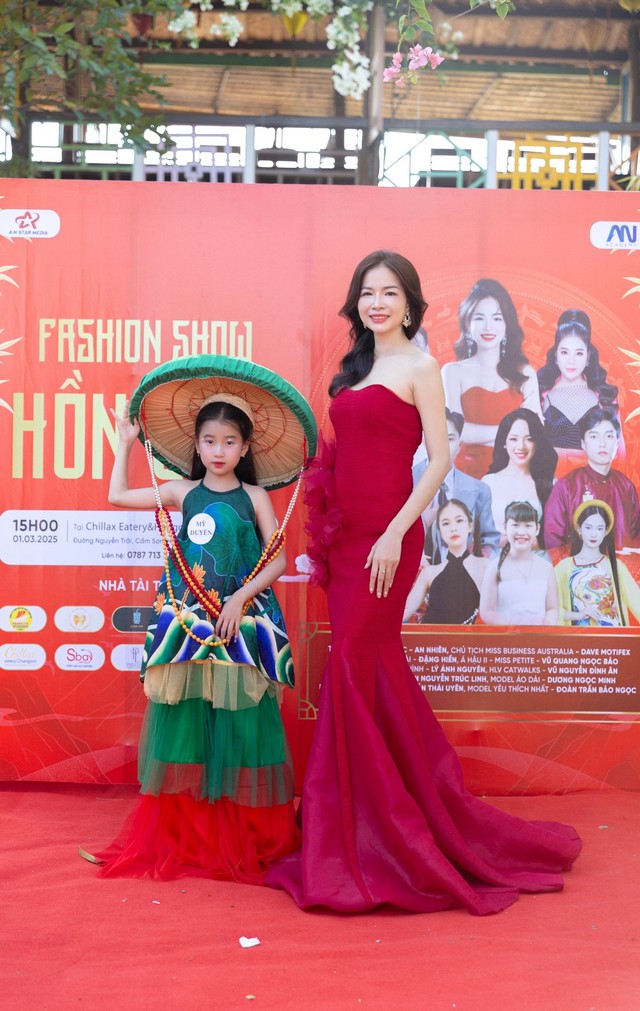 Model nhí Phan Mai Mỹ Duyên và câu chuyện chinh phục sàn diễn Fashion show Hồn Việt 2025- Ảnh 12.