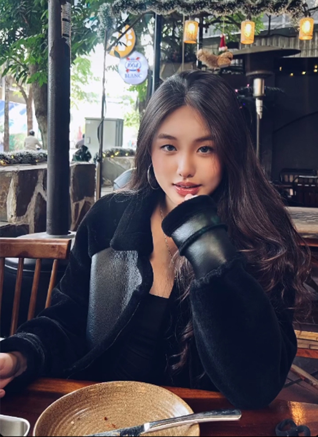 Con gái của cựu Hoa khôi bóng chuyền Việt Nam: Tuổi 17 xinh đẹp cùng thành tích thể thao đáng nể- Ảnh 2. Con gái của cựu Hoa khôi bóng chuyền Việt Nam: Tuổi 17 xinh đẹp cùng thành tích thể thao đáng nể- Ảnh 2.