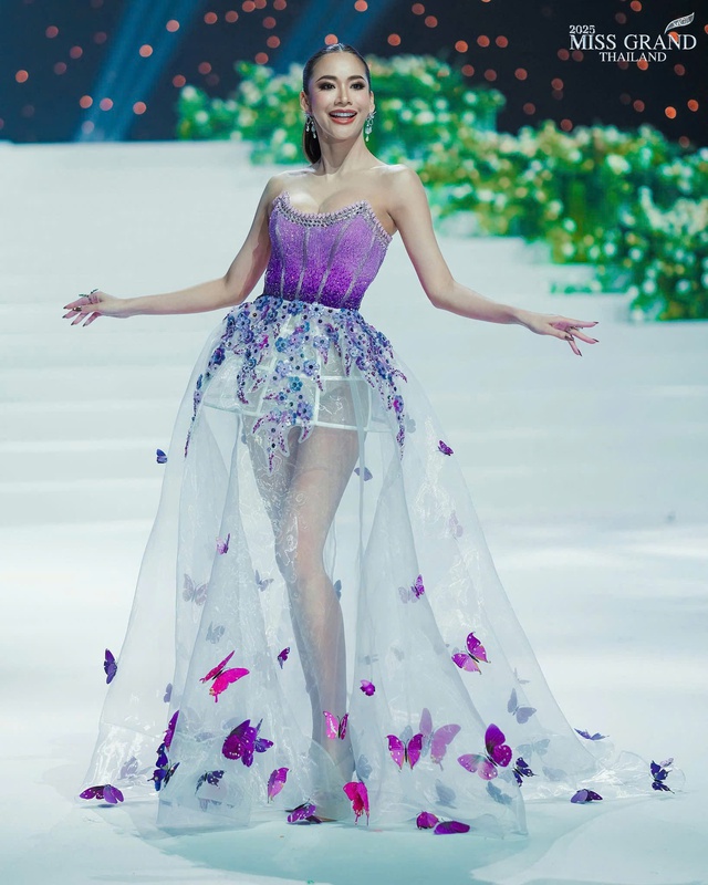 NTK Eric Moon thiết kế 22 bộ váy cho thí sinh Miss Grand Thailand 2025- Ảnh 3.