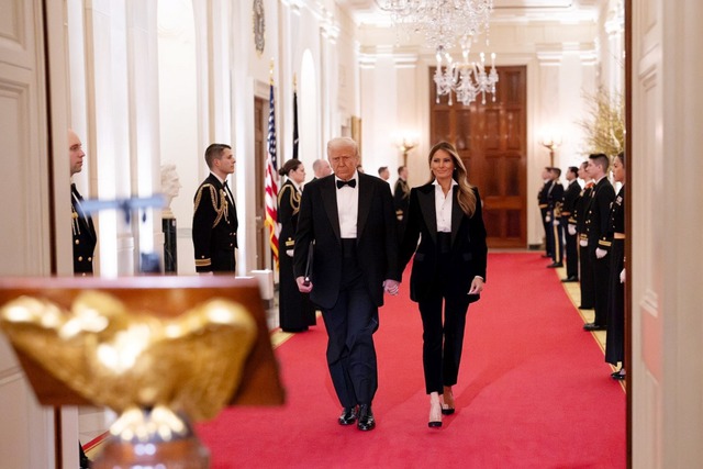 Đệ nhất phu nhân Melania Trump thay đổi phong cách khi trở lại Nhà Trắng- Ảnh 3. Đệ nhất phu nhân Melania Trump thay đổi phong cách khi trở lại Nhà Trắng- Ảnh 3.