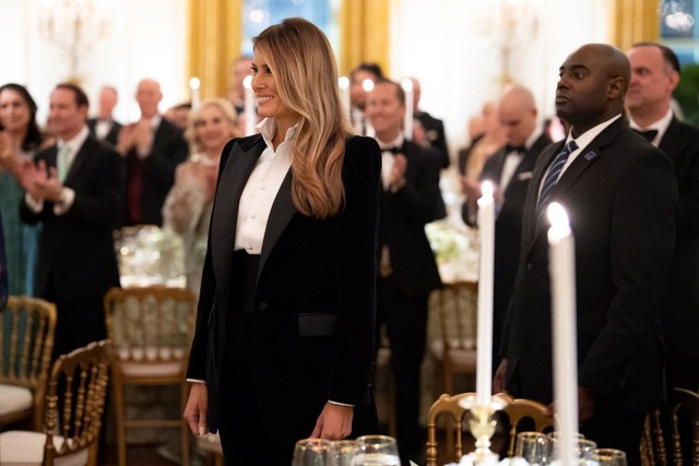 Đệ nhất phu nhân Melania Trump thay đổi phong cách khi trở lại Nhà Trắng- Ảnh 4. Đệ nhất phu nhân Melania Trump thay đổi phong cách khi trở lại Nhà Trắng- Ảnh 4.