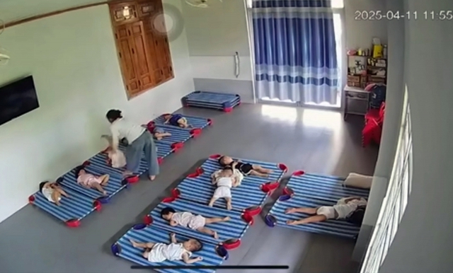 Bộ Y tế vào cuộc vụ trẻ bị xách ngược, đánh tới tấp- Ảnh 1. Bộ Y tế vào cuộc vụ trẻ bị xách ngược, đánh tới tấp- Ảnh 1.