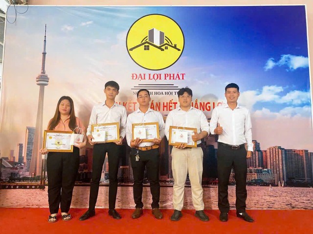 Từ chàng trai bán đồ gia dụng đến tổ trưởng kinh doanh bất động sản: Hành trình tự lập của Nguyễn Hữu Tình- Ảnh 3.