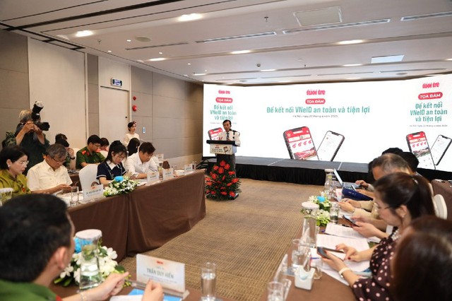 Khám chữa bệnh bảo hiểm y tế chỉ cần mang điện thoại cài VNeID- Ảnh 2. Khám chữa bệnh bảo hiểm y tế chỉ cần mang điện thoại cài VNeID- Ảnh 2.