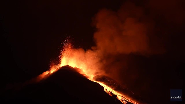 Etna là núi lửa lớn nhất và hoạt động mạnh nhất châu Âu. Etna là núi lửa lớn nhất và hoạt động mạnh nhất châu Âu.