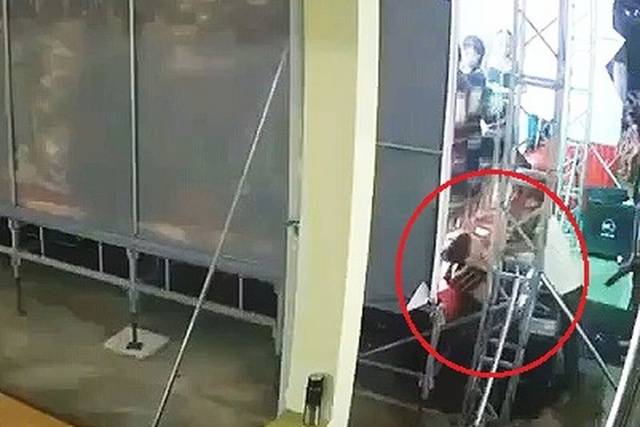 Hiện trường vụ tai nạn điện giật thương tâm ở Quảng Ngãi. Hiện trường vụ tai nạn điện giật thương tâm ở Quảng Ngãi.