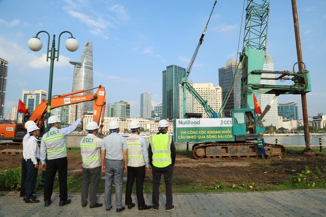 Dự án cầu đi bộ qua sông Sài Gòn chính thức thực hiện mũi khoan cọc đầu tiên- Ảnh 3. Dự án cầu đi bộ qua sông Sài Gòn chính thức thực hiện mũi khoan cọc đầu tiên- Ảnh 3.
