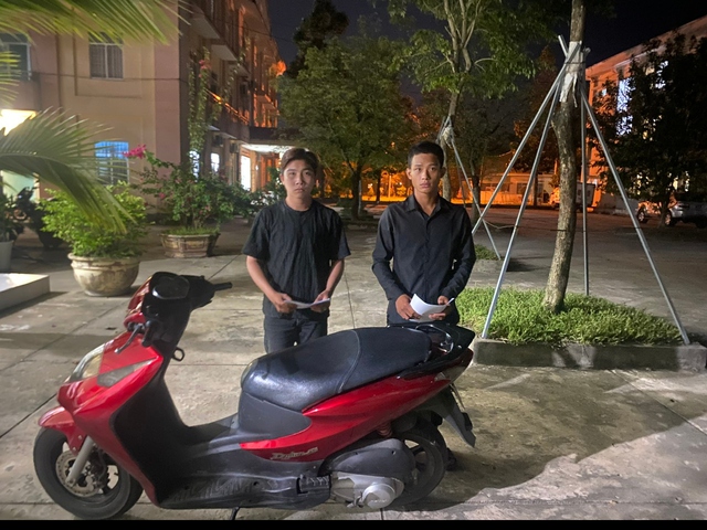 Bắt 2 đối tượng thực hiện 5 vụ cướp dây chuyền ở Kiên Giang- Ảnh 1. Bắt 2 đối tượng thực hiện 5 vụ cướp dây chuyền ở Kiên Giang- Ảnh 1.