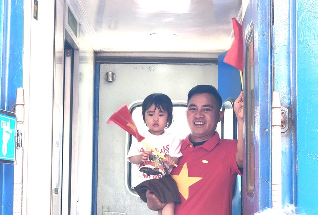 Đoàn tàu Thống Nhất: Hành trình nối liền Bắc – Nam trong ngày hội đất nước- Ảnh 4. Đoàn tàu Thống Nhất: Hành trình nối liền Bắc – Nam trong ngày hội đất nước- Ảnh 4.