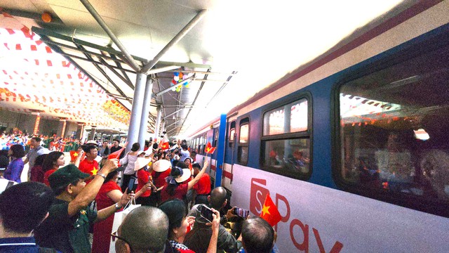 Đoàn tàu Thống Nhất: Hành trình nối liền Bắc – Nam trong ngày hội đất nước- Ảnh 2. Đoàn tàu Thống Nhất: Hành trình nối liền Bắc – Nam trong ngày hội đất nước- Ảnh 2.