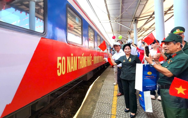 Đoàn tàu Thống Nhất: Hành trình nối liền Bắc – Nam trong ngày hội đất nước- Ảnh 5. Đoàn tàu Thống Nhất: Hành trình nối liền Bắc – Nam trong ngày hội đất nước- Ảnh 5.