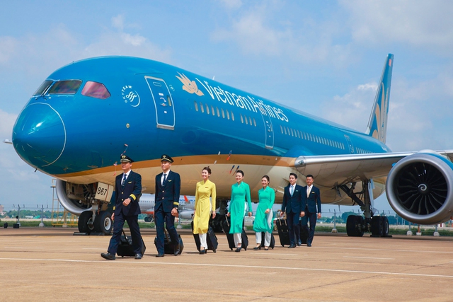 Khách quốc tế bùng nổ, giá nhiên liệu giảm giúp Vietnam Airlines báo lãi- Ảnh 1. Khách quốc tế bùng nổ, giá nhiên liệu giảm giúp Vietnam Airlines báo lãi- Ảnh 1.