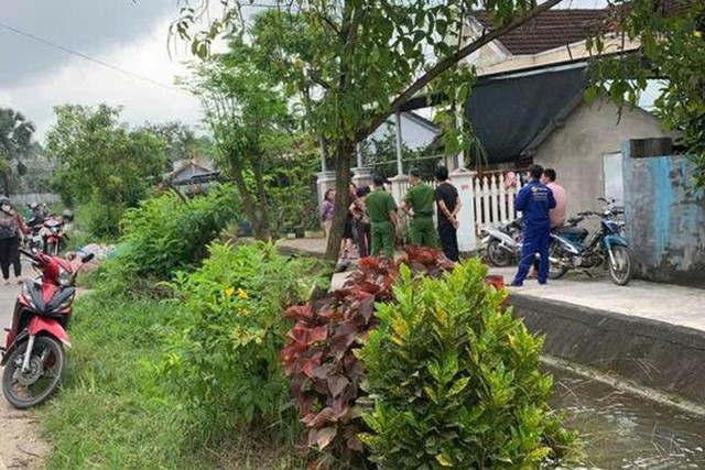 Đi chợ về, mẹ phát hiện con gái 2 tuổi tử vong dưới mương nước- Ảnh 1.