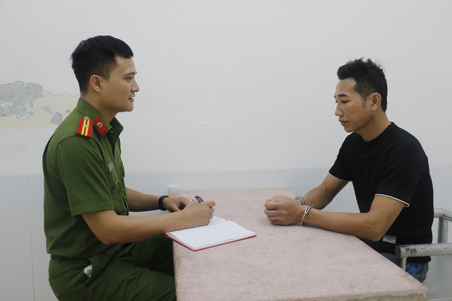 Hé lộ nguyên nhân khiến nam phụ huynh tấn công cô giáo, kéo ra giữa mưa- Ảnh 1. Hé lộ nguyên nhân khiến nam phụ huynh tấn công cô giáo, kéo ra giữa mưa- Ảnh 1.