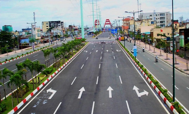 Đi thẳng trên làn rẽ trái bị phạt bao nhiêu tiền?- Ảnh 1. Đi thẳng trên làn rẽ trái bị phạt bao nhiêu tiền?- Ảnh 1.
