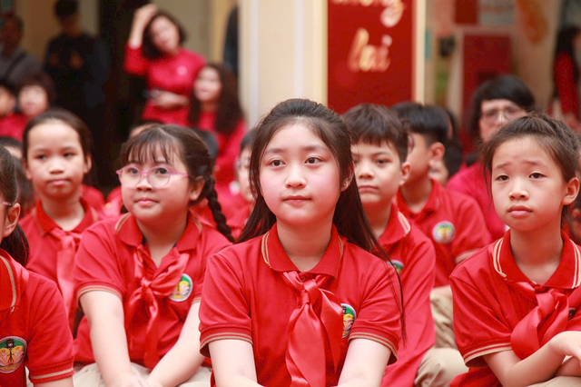 Bản tin 11/5: Học sinh Việt Nam thuộc top đầu ASEAN về toán, đọc hiểu và viết- Ảnh 1. Bản tin 11/5: Học sinh Việt Nam thuộc top đầu ASEAN về toán, đọc hiểu và viết- Ảnh 1.