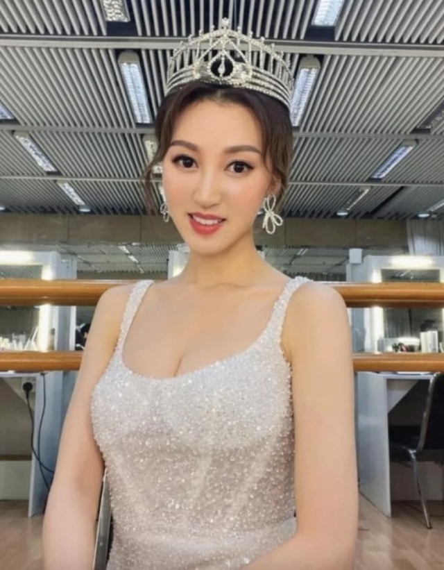 "Mỹ nhân đào mỏ" từ Á hậu trở thành phú bà nghìn tỷ trong vòng 8 tháng- Ảnh 2. "Mỹ nhân đào mỏ" từ Á hậu trở thành phú bà nghìn tỷ trong vòng 8 tháng- Ảnh 2.