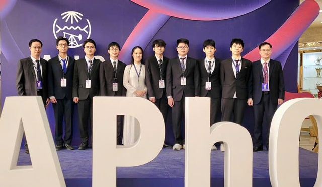 Học sinh Việt Nam đoạt 3 huy chương vàng Olympic Vật lý Châu Á - Ảnh 1. Học sinh Việt Nam đoạt 3 huy chương vàng Olympic Vật lý Châu Á - Ảnh 1.