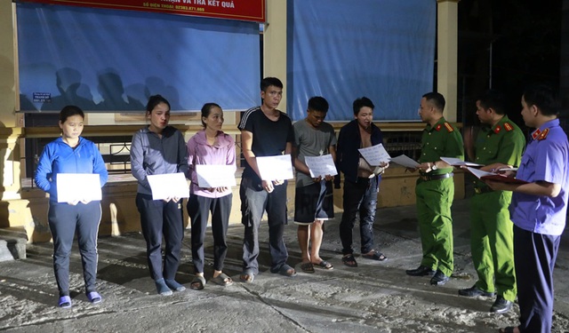 Bắt nhóm đối tượng gây ra hàng loạt vụ trộm các tấm song chắn rác- Ảnh 1. Bắt nhóm đối tượng gây ra hàng loạt vụ trộm các tấm song chắn rác- Ảnh 1.