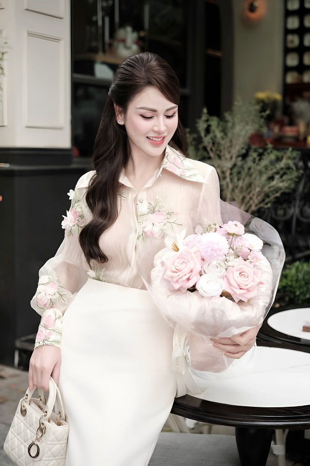 Sắc vóc đời thực của mỹ nhân đang gây tranh cãi trong "Cha tôi, người ở lại"- Ảnh 2.