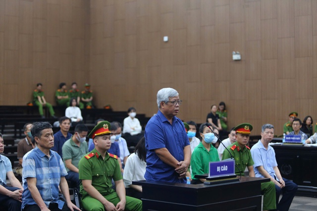 Xét xử vụ án đất hiếm: Bí ẩn trong túi hoa quả gửi cựu Tổng cục trưởng- Ảnh 1. Xét xử vụ án đất hiếm: Bí ẩn trong túi hoa quả gửi cựu Tổng cục trưởng- Ảnh 1.