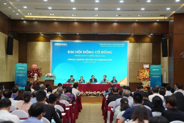 ĐẠI HỘI CỔ ĐÔNG ABBANK NĂM 2024: Đẩy mạnh Dự án Làm mới Chiến lược Ngân hàng và các công tác chuyển đổi- Ảnh 1.