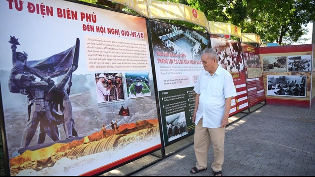Ký ức thanh xuân tập kết ra Bắc được trưng bày qua 1.500 tư liệu tại triển lãm ở Bình Định- Ảnh 1. Ký ức thanh xuân tập kết ra Bắc được trưng bày qua 1.500 tư liệu tại triển lãm ở Bình Định- Ảnh 1.