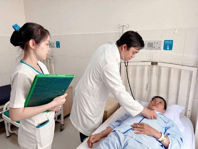 Ăn canh chua bị sặc, người đàn ông 65 tuổi nhập viện, bác sĩ gắp ra thứ này- Ảnh 2. Ăn canh chua bị sặc, người đàn ông 65 tuổi nhập viện, bác sĩ gắp ra thứ này- Ảnh 2.