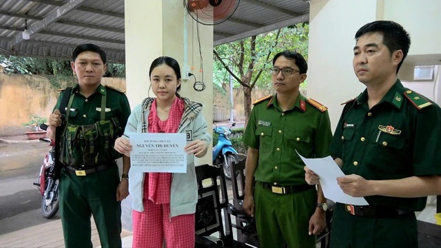 Bắt giữ cô gái 19 tuổi bị truy nã đặc biệt nguy hiểm khi đang làm thủ tục nhập cảnh- Ảnh 1. Bắt giữ cô gái 19 tuổi bị truy nã đặc biệt nguy hiểm khi đang làm thủ tục nhập cảnh- Ảnh 1.