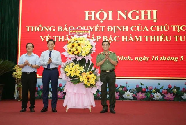 Giám đốc Công an tỉnh Tây Ninh được thăng cấp bậc hàm Thiếu tướng- Ảnh 1. Giám đốc Công an tỉnh Tây Ninh được thăng cấp bậc hàm Thiếu tướng- Ảnh 1.