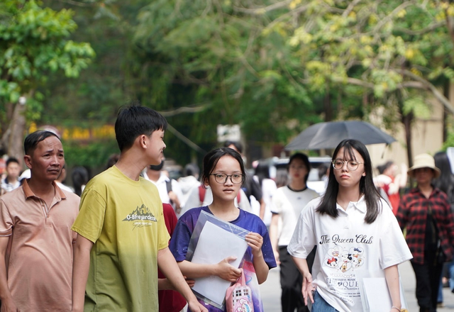 Hàng chục nghìn thí sinh thi đánh giá năng lực, "tranh suất" vào trường sư phạm- Ảnh 1.