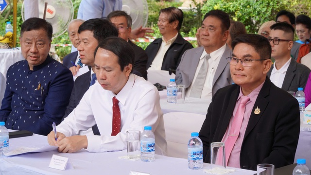 Sách song ngữ “Bác Hồ ở Thái Lan": Dấu ấn lịch sử, thắt chặt tình hữu nghị Việt - Thái- Ảnh 3. Sách song ngữ “Bác Hồ ở Thái Lan": Dấu ấn lịch sử, thắt chặt tình hữu nghị Việt - Thái- Ảnh 3.