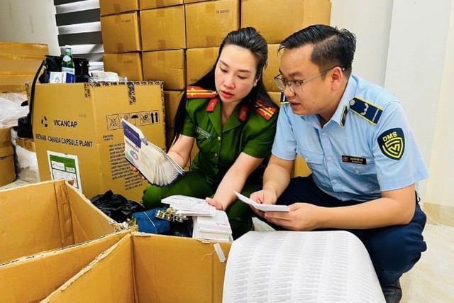 Cục ATTP phối hợp với Công an Hà Nội xác minh, làm rõ các sản phẩm thực phẩm chức năng giả- Ảnh 1. Cục ATTP phối hợp với Công an Hà Nội xác minh, làm rõ các sản phẩm thực phẩm chức năng giả- Ảnh 1.