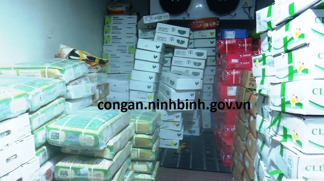 Xử lý vụ kinh doanh, buôn bán gần 6,5 tấn thực phẩm đông lạnh không rõ nguồn gốc- Ảnh 2. Xử lý vụ kinh doanh, buôn bán gần 6,5 tấn thực phẩm đông lạnh không rõ nguồn gốc- Ảnh 2.