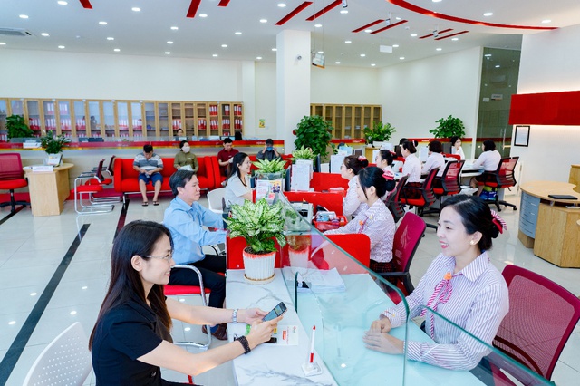 Triển khai chương trình trọng điểm của Chính phủ, HDBank mở gói vay ưu đãi 20.000 tỷ đồng cho doanh nghiệp hạ tầng và công nghệ số- Ảnh 2. Triển khai chương trình trọng điểm của Chính phủ, HDBank mở gói vay ưu đãi 20.000 tỷ đồng cho doanh nghiệp hạ tầng và công nghệ số- Ảnh 2.