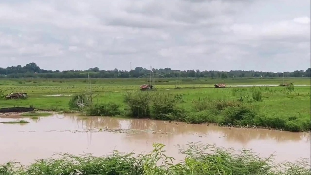 Đang đóng bè cá, 2 người đàn ông bị sét đánh tử vong- Ảnh 1. Đang đóng bè cá, 2 người đàn ông bị sét đánh tử vong- Ảnh 1.