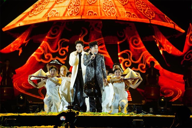Sân khấu Legend Fest 2025: Tùng Dương đầy nội lực, Chi Pu bùng cháy- Ảnh 9. Sân khấu Legend Fest 2025: Tùng Dương đầy nội lực, Chi Pu bùng cháy- Ảnh 9.