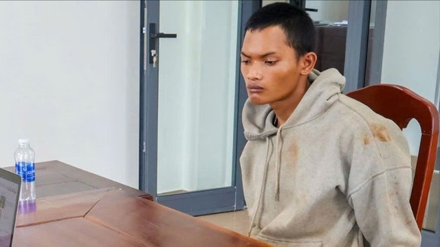 Bắt đối tượng truy nã dùng súng bắn vào nhà vợ- Ảnh 1. Bắt đối tượng truy nã dùng súng bắn vào nhà vợ- Ảnh 1.
