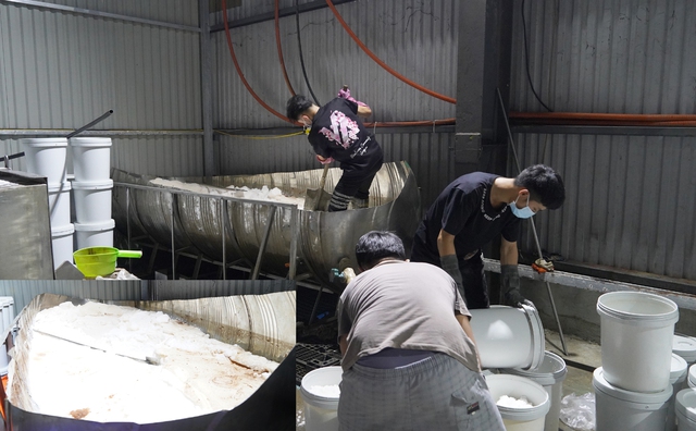 Xưởng sản xuất khí cười N2O bị Công an Thanh Hóa triệt xóa ngụy trang thế nào?- Ảnh 4. Xưởng sản xuất khí cười N2O bị Công an Thanh Hóa triệt xóa ngụy trang thế nào?- Ảnh 4.