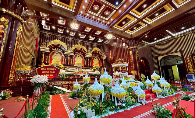 Cung rước Xá lợi Phật về đất thiêng Yên Tử- Ảnh 2. Cung rước Xá lợi Phật về đất thiêng Yên Tử- Ảnh 2.