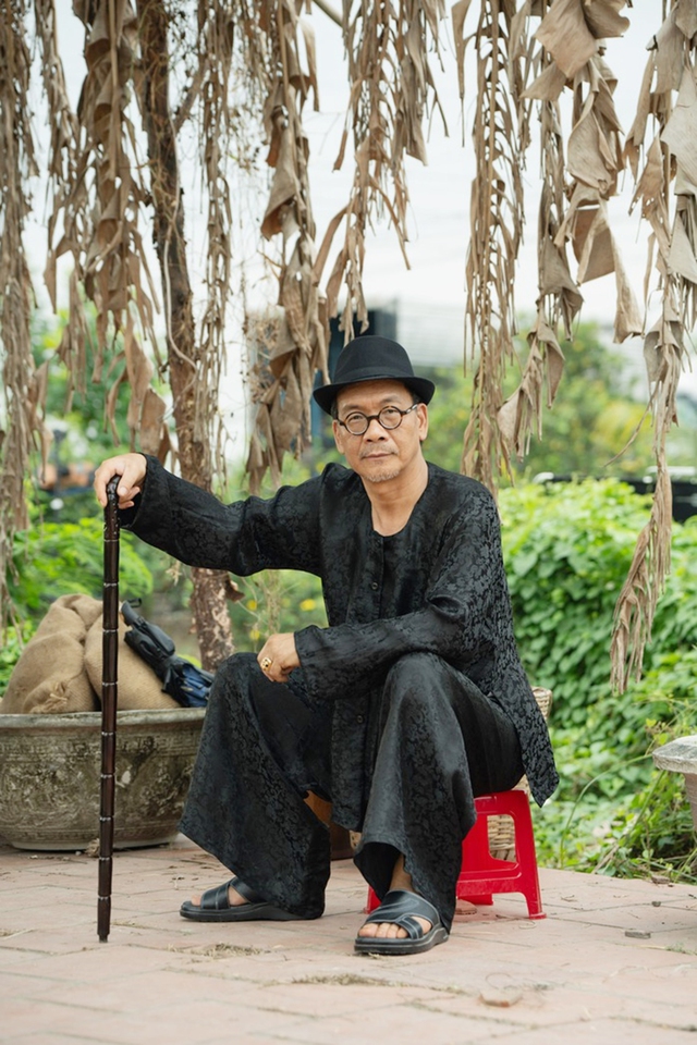 NSƯT Đức Khuê tát "lật mặt" Mạc Văn Khoa trong phim kinh dị- Ảnh 1. NSƯT Đức Khuê tát "lật mặt" Mạc Văn Khoa trong phim kinh dị- Ảnh 1.