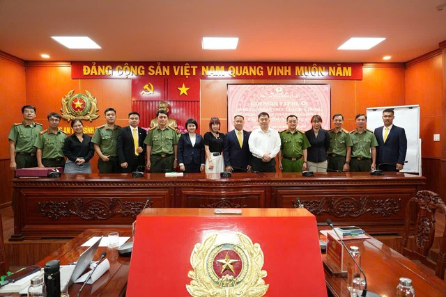 LPBank Bình Thuận và AiMT hướng dẫn cho khách hàng cách sử dụng AI- Ảnh 4. LPBank Bình Thuận và AiMT hướng dẫn cho khách hàng cách sử dụng AI- Ảnh 4.