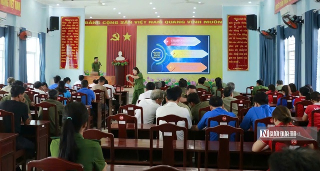 Bình Phước phát động chiến dịch "90 ngày, đêm" tích hợp giấy tờ trên ứng dụng VNeID- Ảnh 1. Bình Phước phát động chiến dịch "90 ngày, đêm" tích hợp giấy tờ trên ứng dụng VNeID- Ảnh 1.