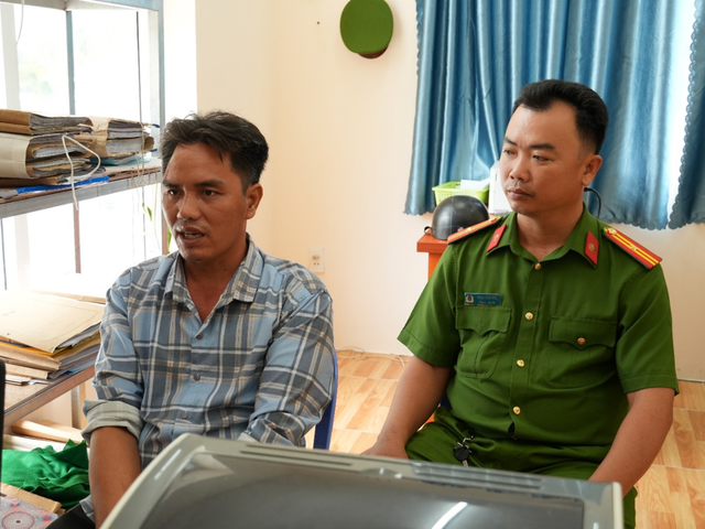 Bắt đối tượng trốn truy nã vì trộm dây thoát sét- Ảnh 1.